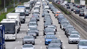 Volle Straßen zum Ferienende in Hessen erwartet