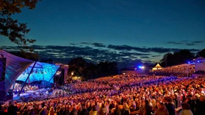 Die Nixen küssen ihn mucho 