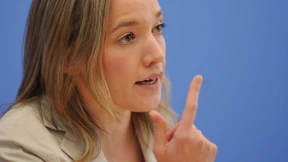 Schröder will Zuschüsse für Tagesmütter  