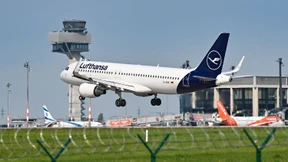 Lufthansa kann Verlust dank kräftiger Nachfrage senken