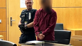 Elfjährige muss Mord an Mutter mit ansehen und sagt gegen Vater aus