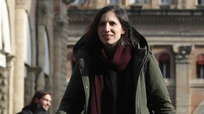 Aufbauhelferin aus dem Regenbogenhimmel