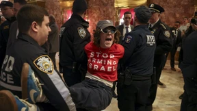Demonstranten stürmen Trump Tower in New York