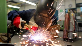 Mehr Erwerbstätige erledigen weniger Arbeit