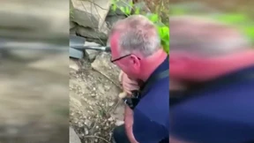 Welpe bedankt sich rührend bei Retter