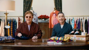 Elton John versteigert Kleidung auf Ebay