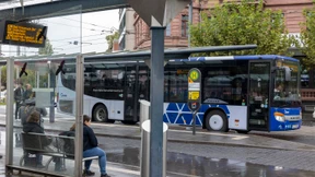 Busfahrer bringt Fahrgast samt Drogen direkt zur Polizei