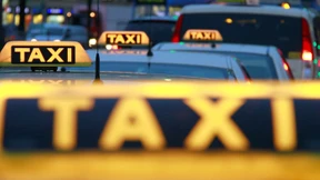 Taxi-Schreck Uber darf weitermachen - vorerst