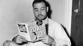 Der Champ spielt Golf