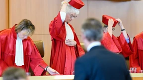 Zwei Klatschen aus Karlsruhe