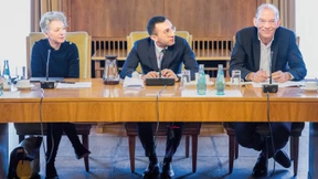 Wie im Frankfurter Rathaus Rot gegen Grün kämpft