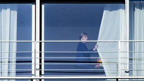 Die Eltern maßregeln das schwer erziehbare Kind