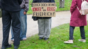 Junge Soldatin zu Wehrdienst-Protesten: „Kann Wut meiner Generation gut verstehen“