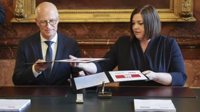 SPD und Grüne unterzeichnen Koalitionsvertrag in Hamburg