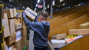 Erbitterter Streit zwischen DHL und Onlinehändlern