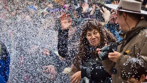 Frankfurt im Konfetti-Regen