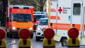 Frau fährt mit Auto in Baumarkt – Rentnerin von Briketts erdrückt