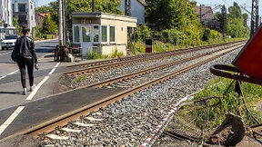 Bahnstrecke nach tödlichem Unfall länger gesperrt