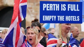 Proteste gegen Unterbringung von Migranten in Hotels