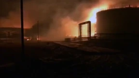 Großbrand in sibirischer Öl-Raffinerie