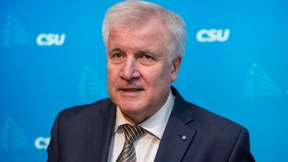 Seehofer spürt den Boden schwanken