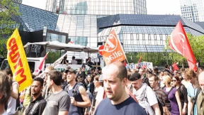 Den Bankern geht es an das Gehalt