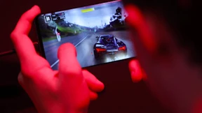 Jugendliche sind 58 Stunden pro Woche online