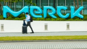 Merck stellt weiter ein, Aktie vollführt Freudensprung