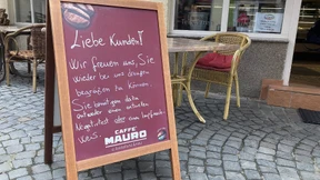 Die neue alte Freiheit im Straßencafé