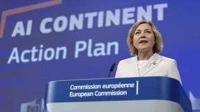 EU-Kommissarin kündigt harte Maßnahmen gegen Meta, Apple und X an