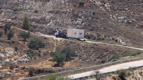 Siedlerterror, geschützt durch Soldaten