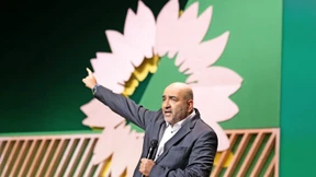 Grüne drücken auf die Reset-Taste