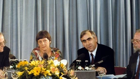 Waigel will in Bayern Wählerinitiative für Merkel gründen