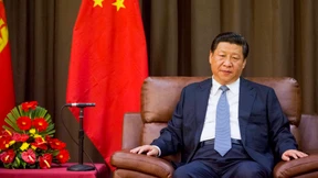 Luxuskarossen und Bündel von Banknoten  