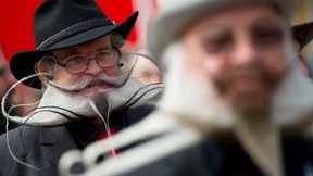 Chinesische Schnauzer und kaiserliche Backenbärte