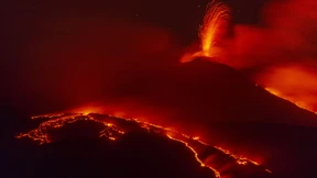 Ätna spuckt Lava – streng bewachtes Naturschauspiel