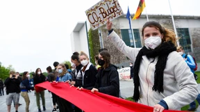 Menschenkette von Fridays for Future ums Kanzleramt