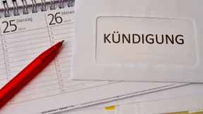 Diskriminieren Kündigungsfristen jüngere Mitarbeiter? 