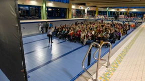 Schwimmbecken wird zum Kinosaal