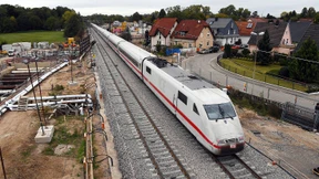 Die Züge fahren wieder, die Fragen bleiben