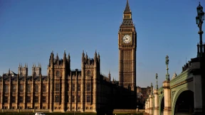 Big Ben wird zum schiefen Turm
