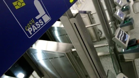 Wütender Fluggast zeigt Hitlergruß