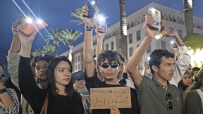 Sie wollen Kliniken statt Fußballstadien