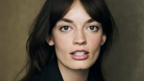 Kommen Sie sich manchmal seltsam vor, Emma Mackey?