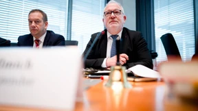 Regierung soll an Beratern sparen