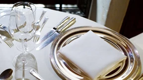 Brautmutter verschenkt Galadinner an Obdachlose