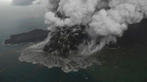 Wie der Vulkan vor Indonesien Asche spukte