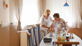 Tochter pflegt, Staat stellt sie an