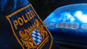 Einbrecher versteckt sich in Kühlschrank