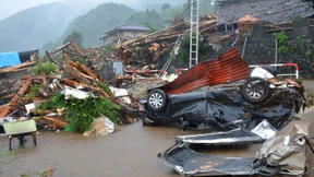Dutzende Tote nach schweren Unwettern